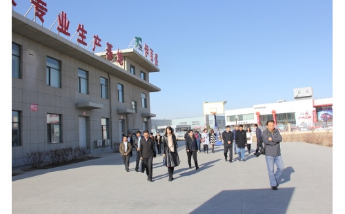 黨建引領(lǐng)促減稅降費(fèi)落地，黨員帶頭抓普惠政策落實(shí)